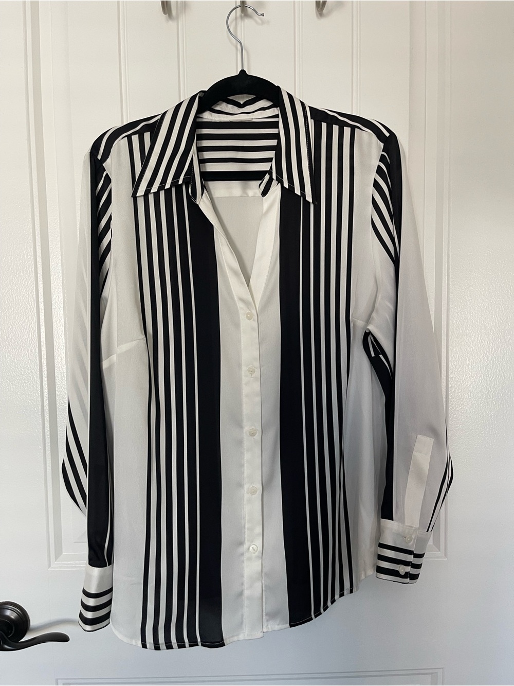 Black & White Vertical dressy Stripe Button-Up Shirt - xl